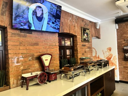 Movie screenings in cafes