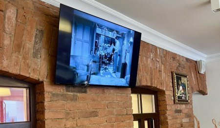 Movie screenings in cafes