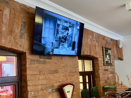 Movie screenings in cafes