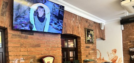 Movie screenings in cafes